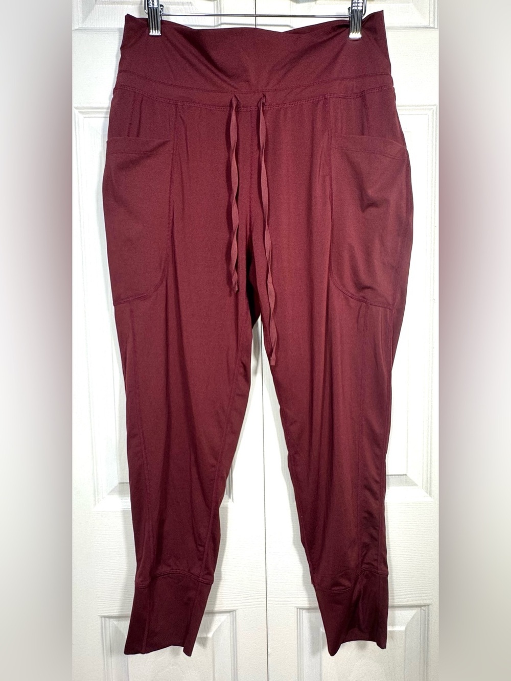 Fabletics Ultra Soft High-Waisted Cargo Joggers Burgundy Size Medium EUC